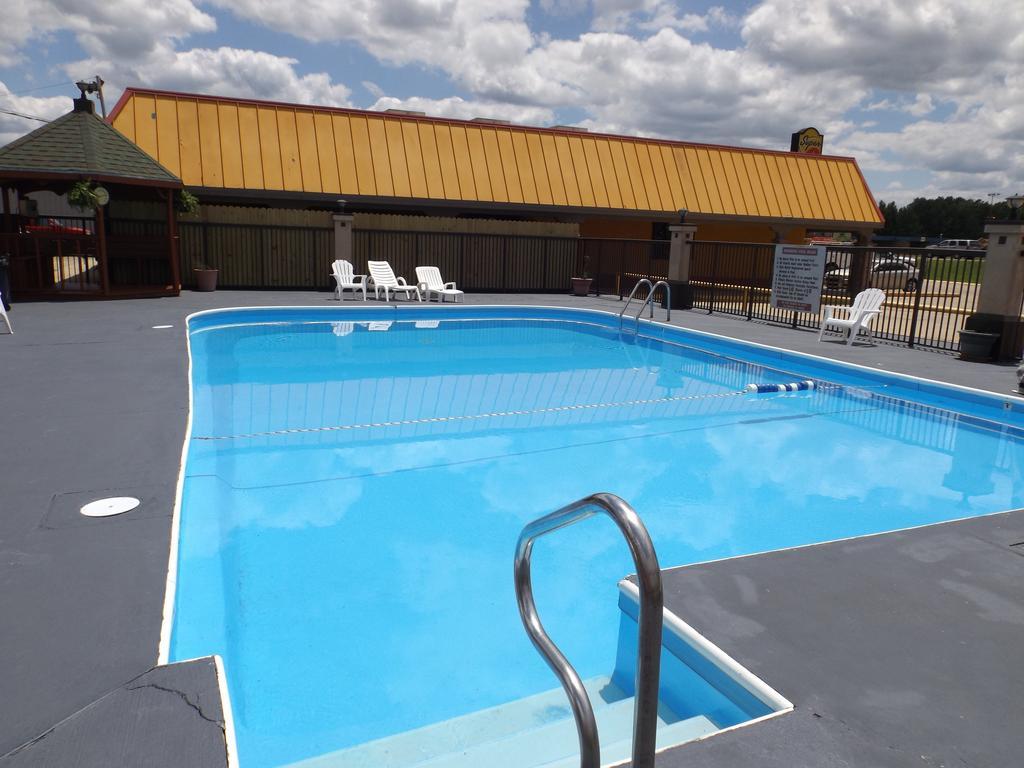Super 8 By Wyndham Monticello Ar Motel Exterior photo