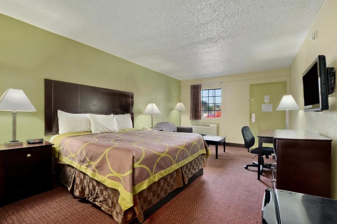 Super 8 By Wyndham Monticello Ar Motel Room photo